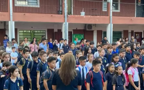 El ministro anuncia sanciones a docentes que no inicien las clases el 23 de febrero como est� previsto.