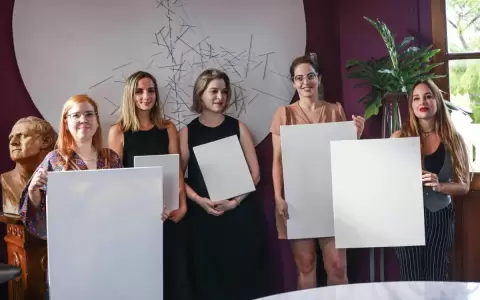 Museo Nacional de Bellas Artes: Cinco artistas contempor�neas y �El robo del siglo�