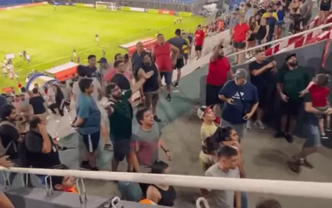 Ins�lito: hinchas de Cerro Porte�o insultaron a �scar Romero