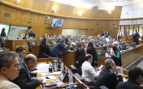 Colorados podr�an limar asperezas en Diputados