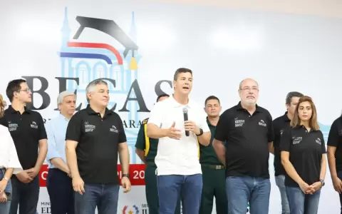 Presidente alienta a postulantes de becas y resalta la educaci�n como la llave del desarrollo