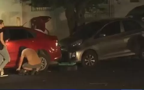 Varios encontraron sus ruedas desinfladas tras concierto y apuntan a mujer "cuidacoche"