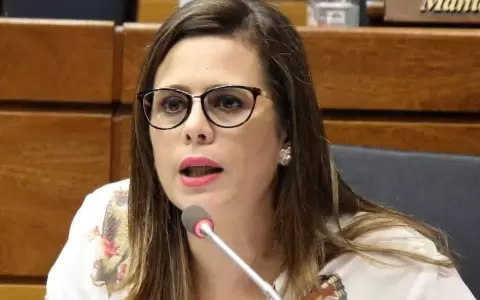Kattya Gonz�lez: �Se ha desatado una maquinaria de destrucci�n pol�tica y democr�tica"