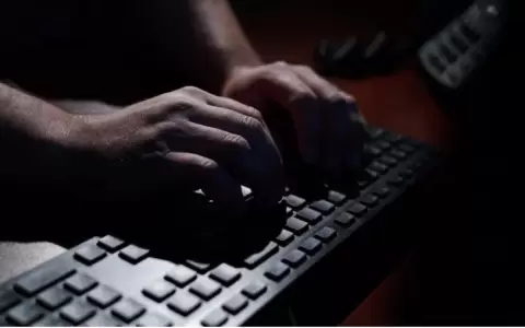 Mujer fing�a ser ni�era para producir pornograf�a infantil