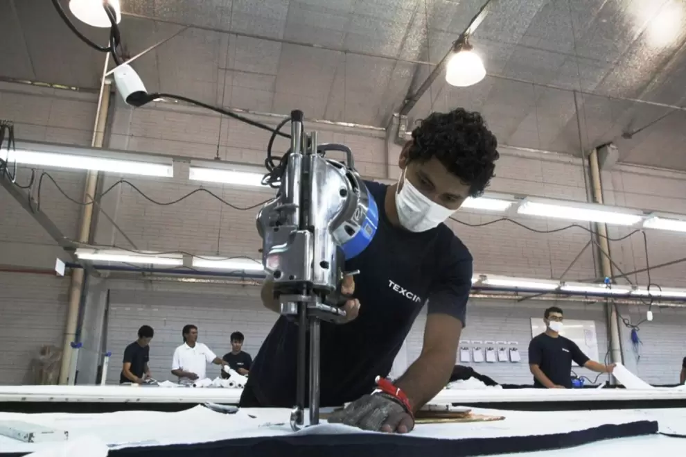 Auge de la industria textil es impulsado por la demanda de uniformes escolares