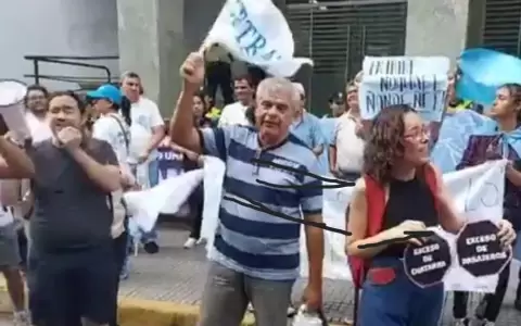 Ciudadanos exigen frente al MOPC transporte p�blico decente