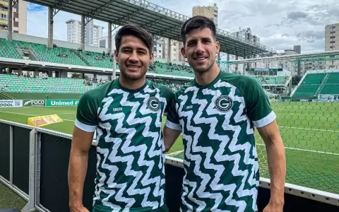 Iv�n Torres anota su primer gol con la camiseta de Goi�s