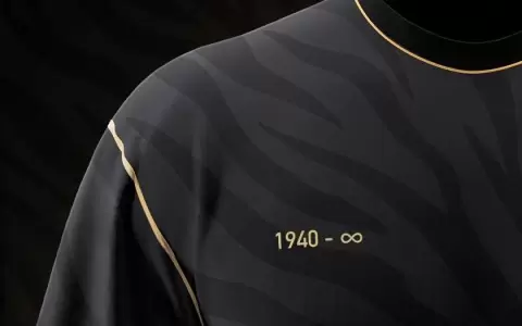 La camiseta en homenaje a Osvaldo Dom�nguez Dibb