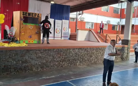Ministro del MEC dice que kits escolares traen "menos cuadernos pero con m�s hojas"
