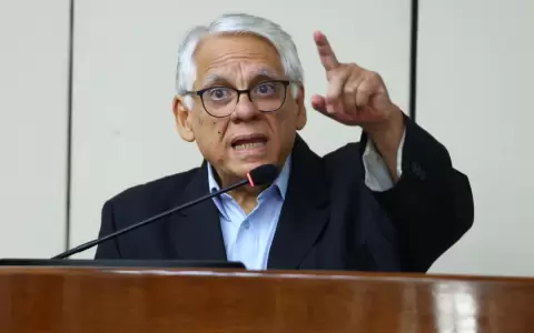 Duro discurso de senador contra �autoritarios, sumisos y vendidos� que expulsaron a Kattya