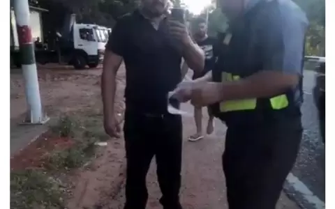 Con un pu�etazo, hombre reclama irregularidades en el procedimiento a la PMT