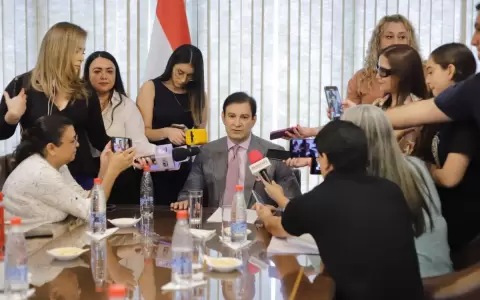 Ovelar anuncia que se suprimir�n cargos en el Congreso, tras retiro voluntario