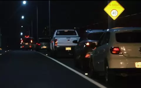 Inadaptados ya utilizaron banquina del Puente H�roes del Chaco para estacionar