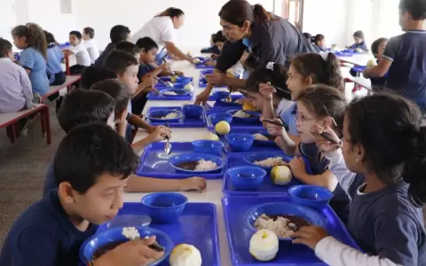 "Comidas b�sicas cero": madres piden garantizar alimentaci�n escolar.