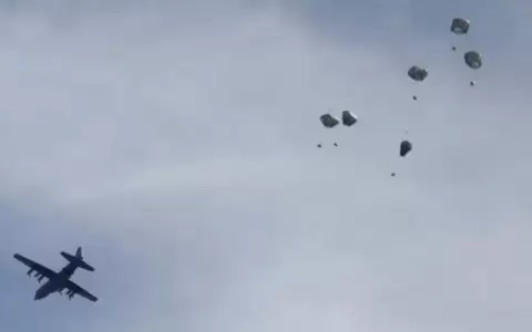Estados Unidos comienza a lanzar ayuda a Gaza desde el aire
