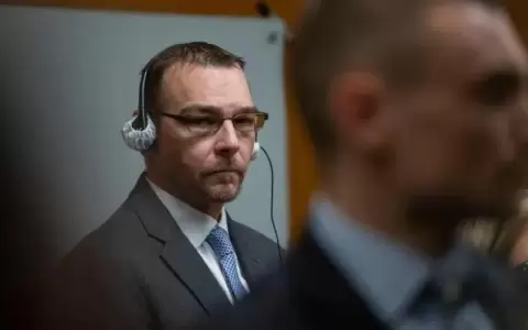 Padre es condenado por la masacre que cometi� su hijo en una escuela de EE.UU.