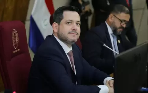 Contin�a copamiento cartista: en Diputados, Ra�l Latorre fue reelecto presidente