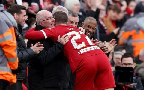 Emotivo homenaje a Sven-G�ran Eriksson en Anfield