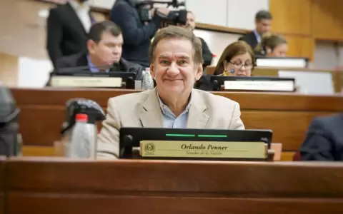 Senador del PPQ asegura que no se pasar� a Honor Colorado