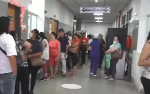 Embarazadas deben pasar penurias para recibir atenci�n en el Hospital San Pablo