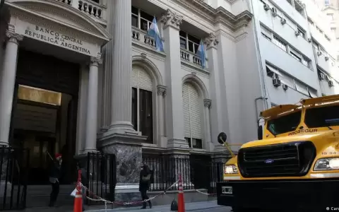 Argentina lanza "'megacanje" de deuda para aliviar carga