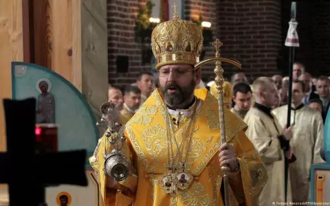 El papa habla de izar la bandera blanca y Ucrania se indigna