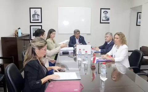 Comisi�n recomienda en mayor�a rechazar pedido de desafuero de Mauricio Esp�nola