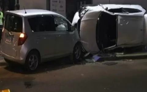 Aparatoso accidente ocasiona vuelco de veh�culos en Luque