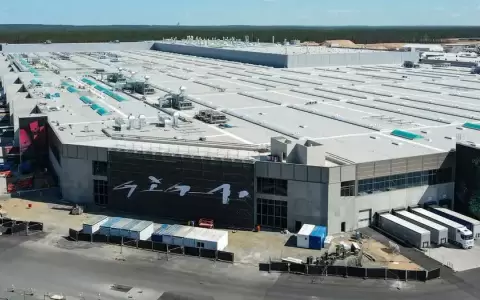 Corte de energ�a paraliza la f�brica de Tesla en Alemania
