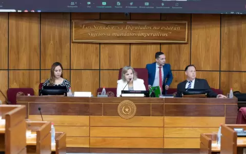 Comisi�n del Senado posterga para despu�s de Semana Santa dictamen sobre desafuero de Abdo