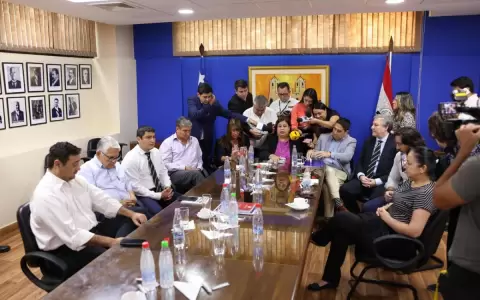 Opositores insistir�n con la restituci�n de Kattya Gonz�lez en el Senado