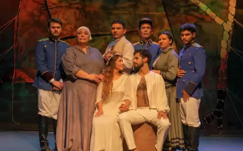 Arlequ�n Teatro: Contin�an las funciones de "Renato y Juliana. Amor en la Guerra Grande"