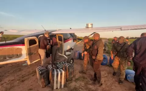 Cuatro detenidos y una avioneta incautada con 431 kilos de coca�na en Misiones