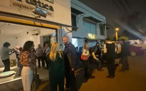 Art�stica Espacio de Arte abre su temporada 2024 con la colectiva �Abrazoder�o�