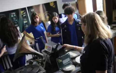 Ciclos did�cticos de cine y patrimonio en la Manzana de la Rivera