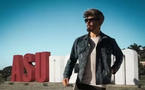 Enrique Rivas, una vida dedicada a la moda y la vanguardia