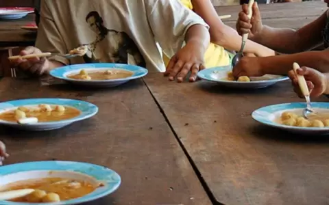 Merienda escolar en juego
