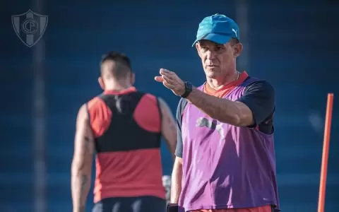 V�ctor Bernay ya no es entrenador de Cerro Porte�o