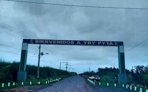 Sicarios asesinan al hijo de un concejal colorado en un parque de Yby Pyt�