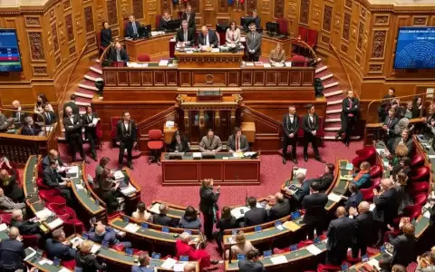 Francia: primer pa�s en proteger el aborto en Constituci�n