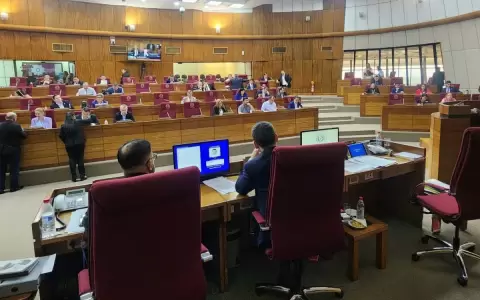 Tras esc�ndalo por t�tulo falso, diputados apa�an a "abogados mau" ante el JEM