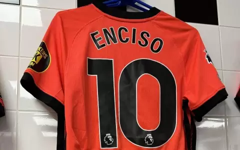 Julio Enciso arrancar� de titular en Brighton