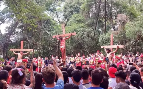 En varias localidades del pa�s se realizan representaciones de la pasi�n de Cristo.
