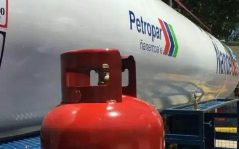 Petropar sigue manteniendo precios del combustible y gas mientras emblemas privados aumentan tarifas