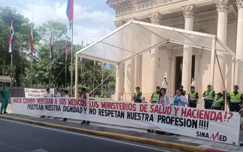En el D�a Nacional de los H�roes, m�dicos se manifiestan y denuncian discriminaci�n salarial