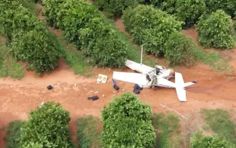 FF. AA. brasile�as disparan contra narcoavioneta que sali� de Paraguay para obligarla a que descienda