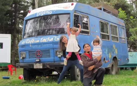 La Familia Caf� con Leche presenta la obra �Vassilissa la hermosa�, en el Teatro de las Am�ricas