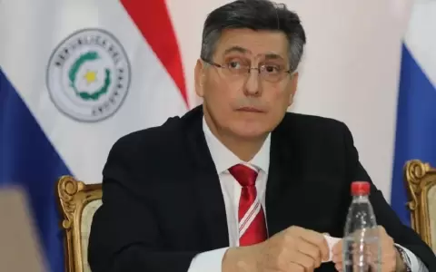 Excanciller cuestiona cierre de embajadas y lo considera un desacierto