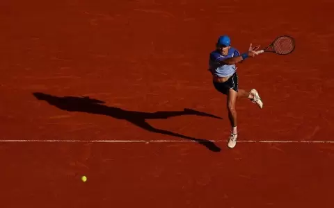 De Mi�aur elimina en dos sets a Rafael Nadal