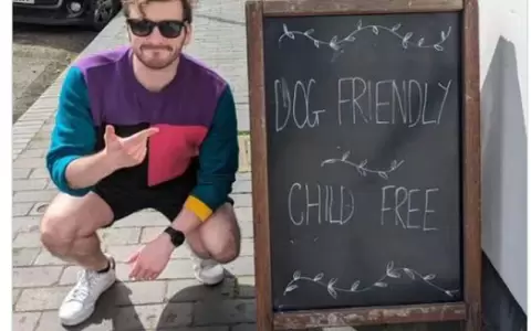 �'Dog Friendly', libre de ni�os�: el cartel de una cafeter�a que genera debate en redes